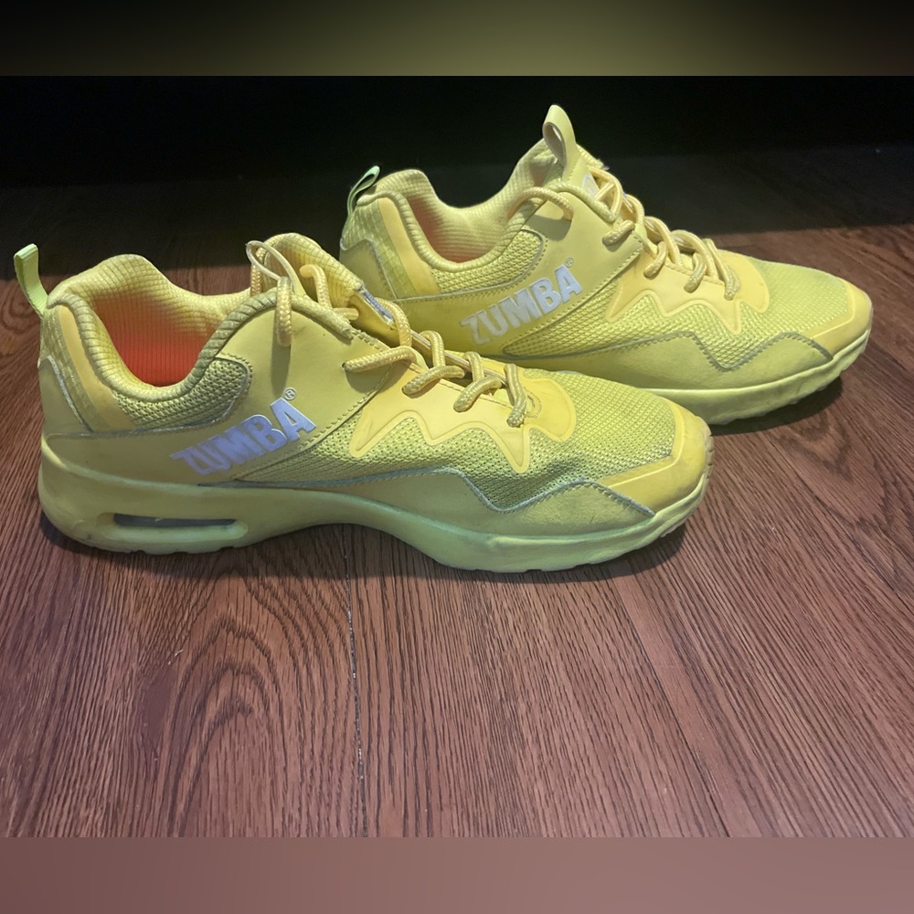 Women’s Zumba Air Lo size 8.5 Used good condition